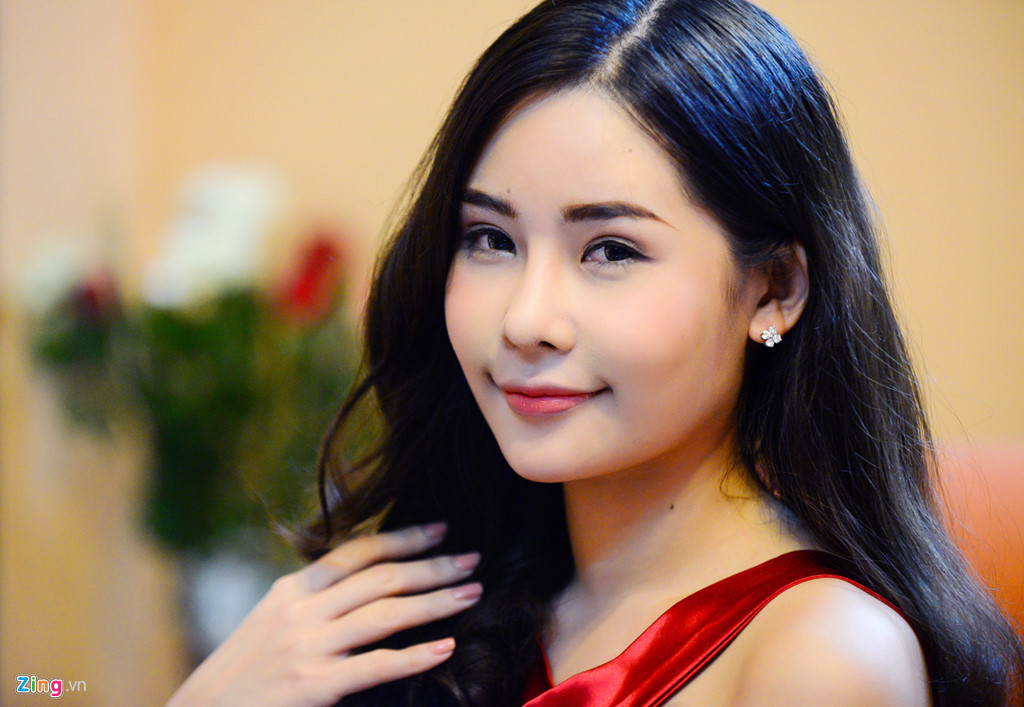 Hai tháng đội vương miện đầy sóng gió của Hoa hậu Đại dương Ngân Anh